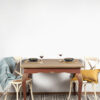 Mesa de comedor restaurada vintage ROOI en rojo envejecido